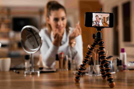 regulación de influencers, influencers y legislación, DSA y plataformas digitales, Directiva de Servicios de Comunicación Audiovisual